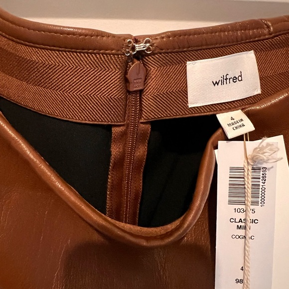 Wilfred’s classic mini in vegan leather - Picture 2 of 5